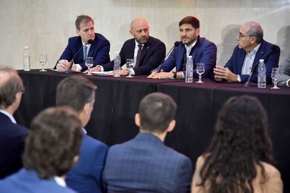 Pullaro: "La Provincia prioriza su matriz productiva y cree que las exportaciones son clave para sacar el país adelante"