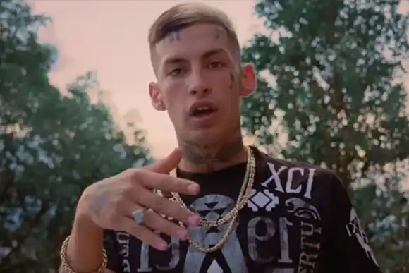 L-Gante mostró el llamativo elemento que recibió en la cárcel