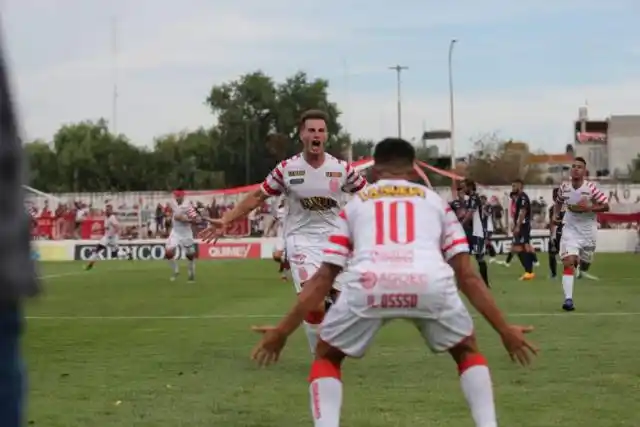Barracas Central, el equipo de "Chiqui" Tapia, ascendió a la B Nacional
