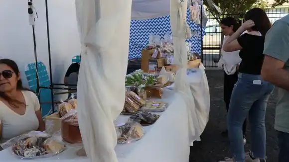 Música y artesanos en la tarde del sábado en San Cayetano