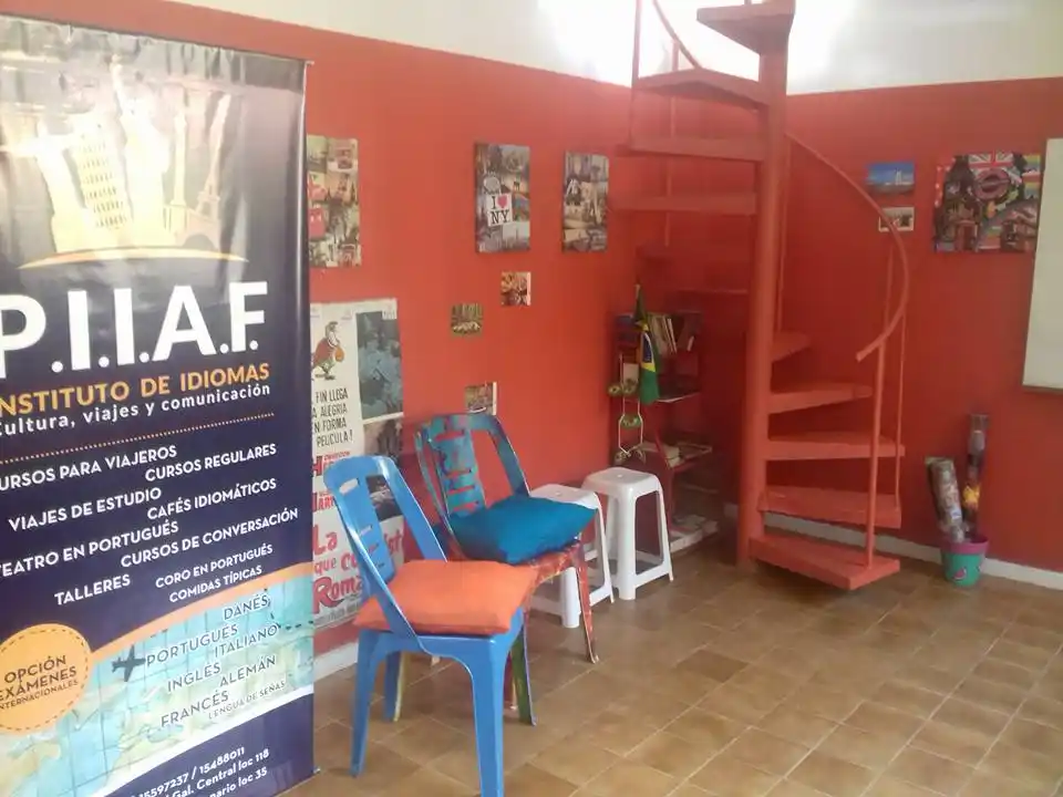 Sustraen objetos de un local de galería Centenario