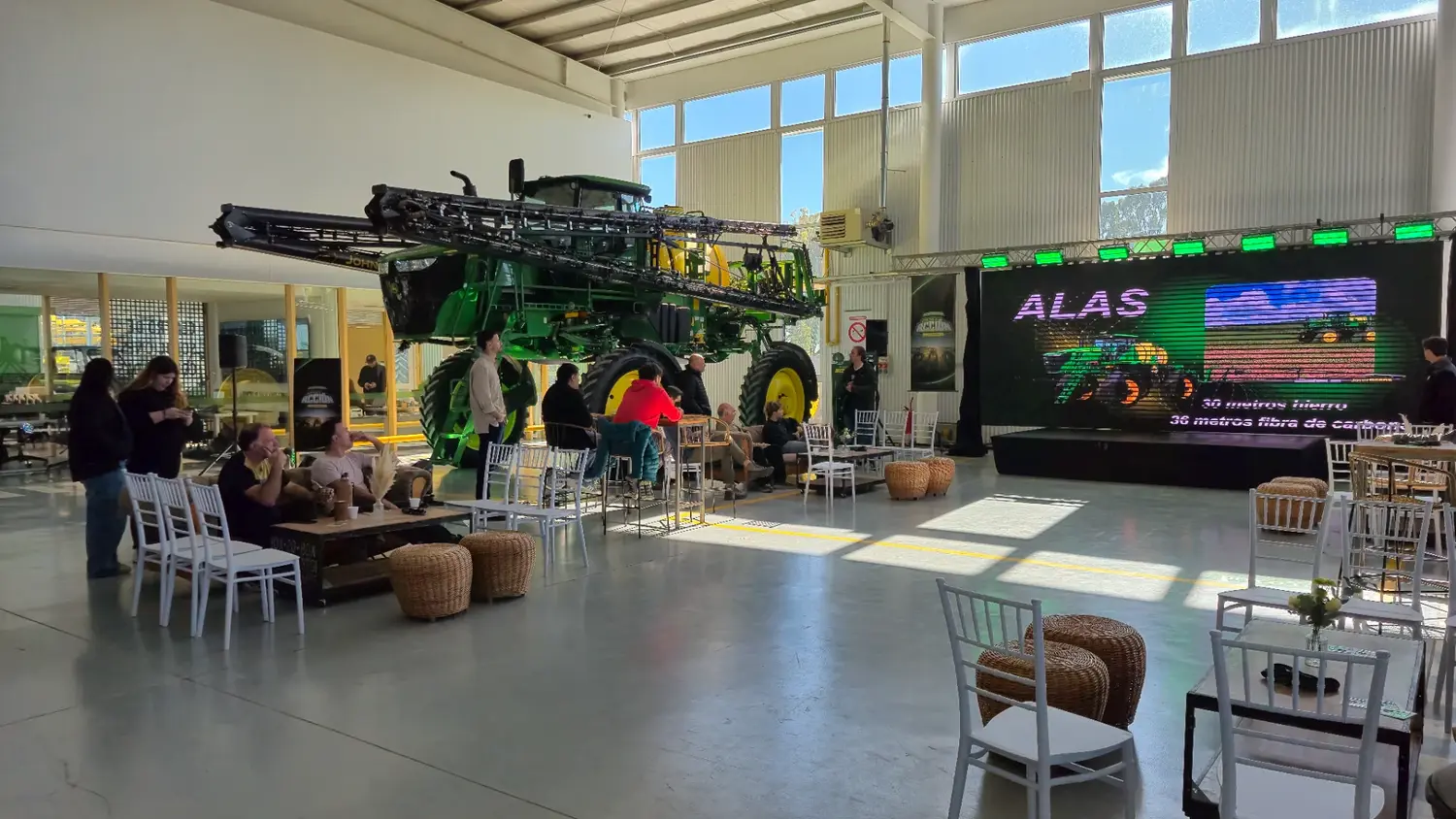 CeresTolvas John Deere presentó en Tres Arroyos la nueva generación de pulverizadoras