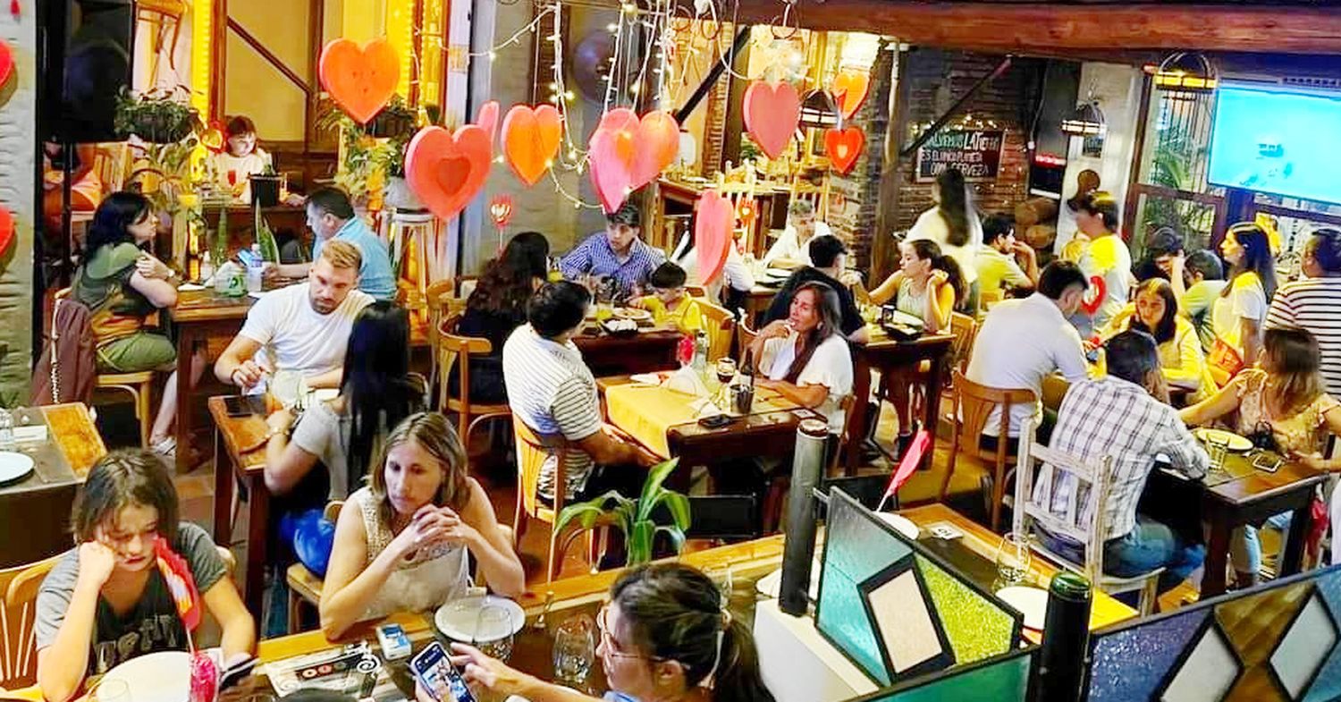 Concordia cierra masiva concurrencia de turistas y actividad plena en los locales gastronómicos y comerciales