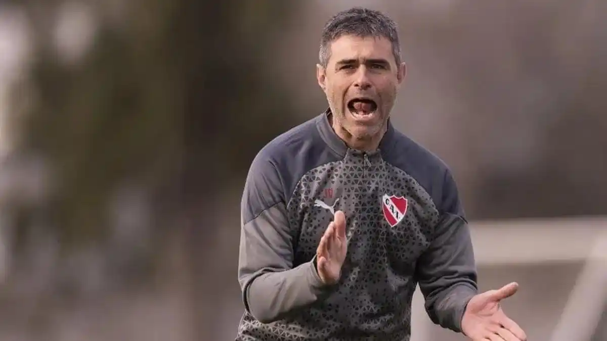 Julio Vaccari, DT de Independiente.
