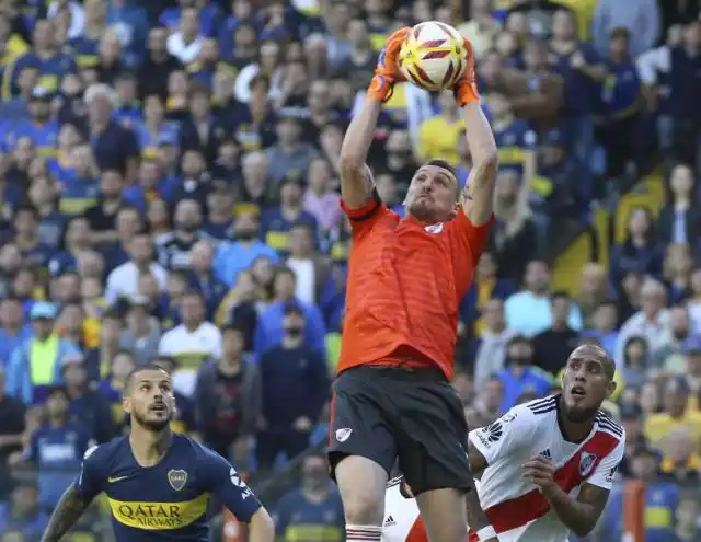 Armani y su autobombo: pide votos para ser elegido como el mejor arquero de la Copa Libertadores