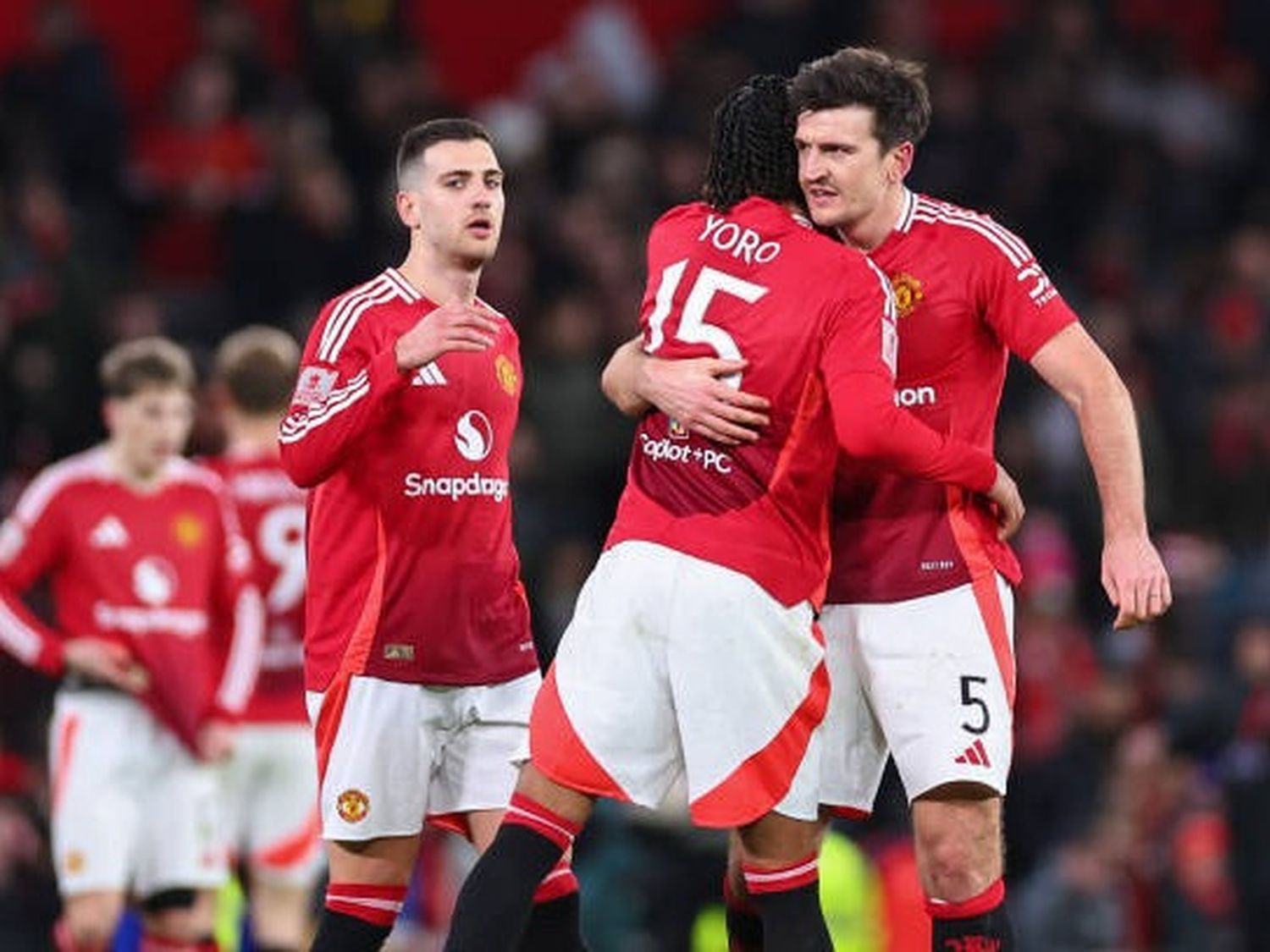 Manchester United ganó y avanzó a los cuartos de final