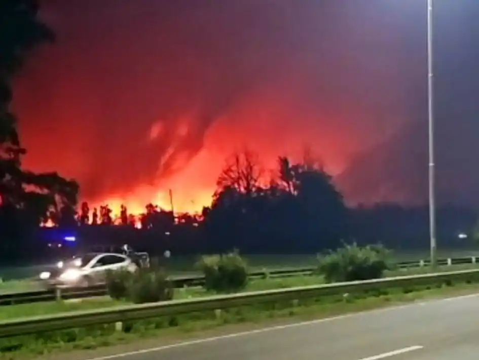 Un periodista local relató cómo fue la explosión en Ezeiza: "Se movió toda la casa y hay nube tóxica sobre el barrio"