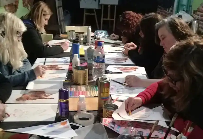 Claudia Bork expondrá sus obras en el ciclo “Estoy en el bar”