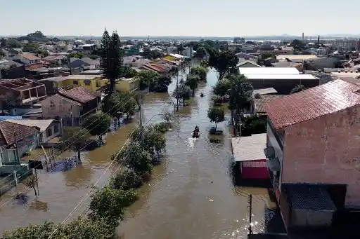 EL AGUA NO DA TREGUA en Brasil: 83 muertos, 111 desaparecidos y más de 129.000 damnificados (Video)