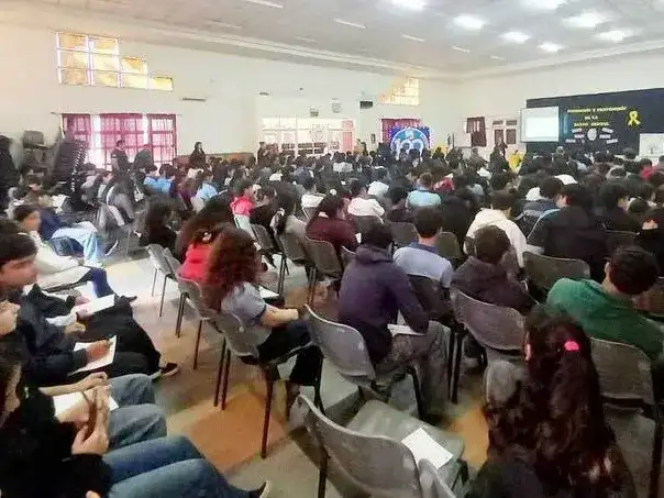 Más de 200 estudiantes iniciaron el Mes de la Salud Mental y dieron cierre a Septiembre Amarillo