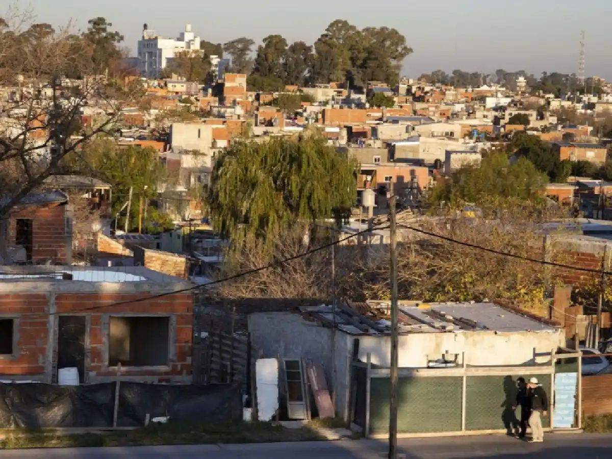 Más de un millón de personas viven en hacinamiento crítico en la Argentina