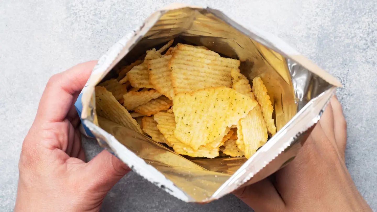 Conocé la explicación detrás del "aire" que tienen las bolsas de papas fritas.