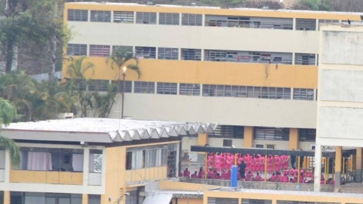 DENUNCIAN MALTRATOS Y VEJACIONES: por motín de reclusas remueven a directora del INOF