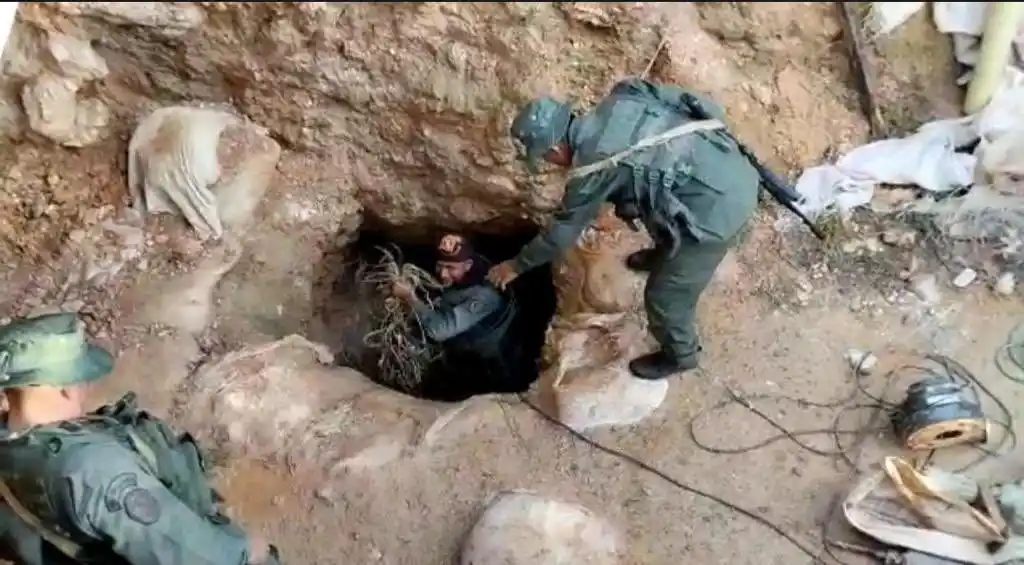 Efectivos de la FANB al momento de hacer la incursión en la mina ilegal. 