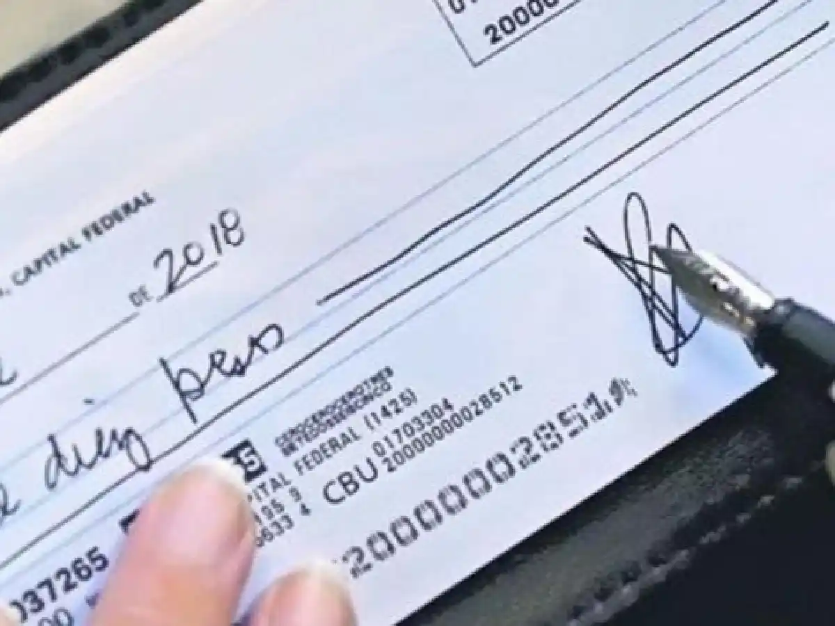 El Gobierno impondrá el impuesto al cheque también para los pagos electrónicos