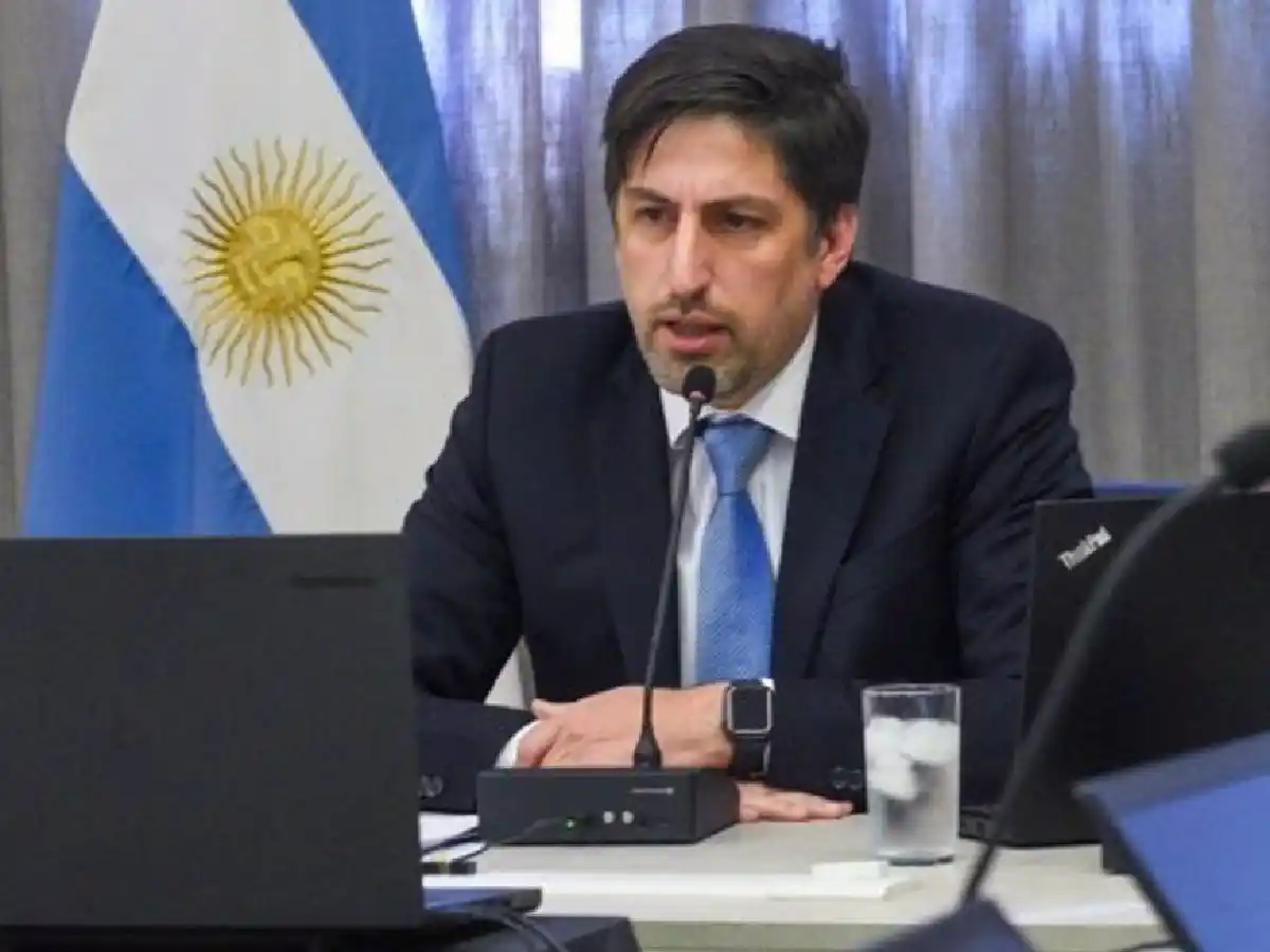 Trotta: "Pensamos en un regreso a las aulas en agosto"