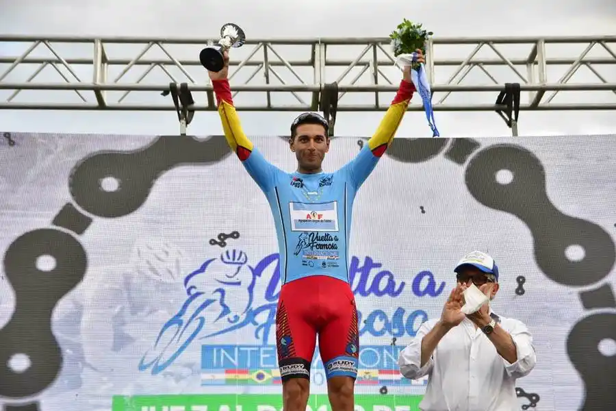 Quiroga dejó el triunfo en casa y Tivani
aumenta la diferencia en el liderazgo