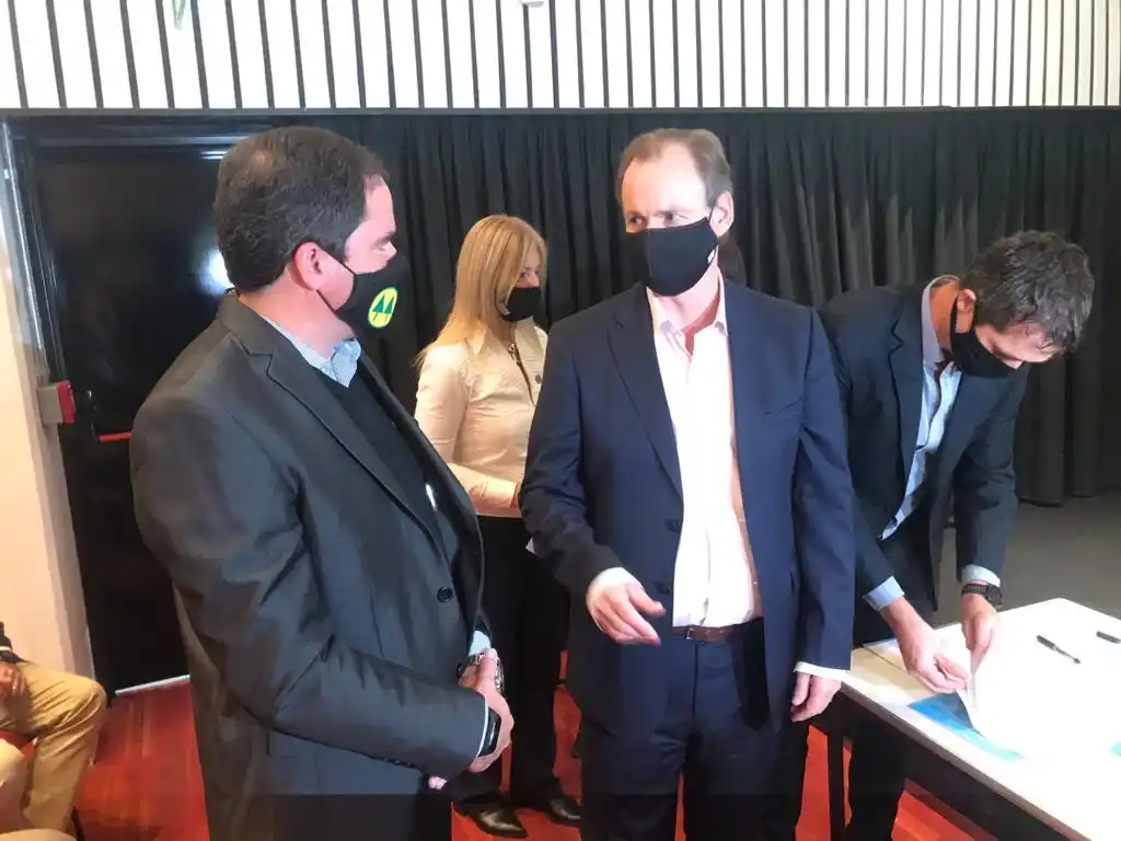 El gobernador Bordet llega a Larroque para hacer entrega de 15 viviendas