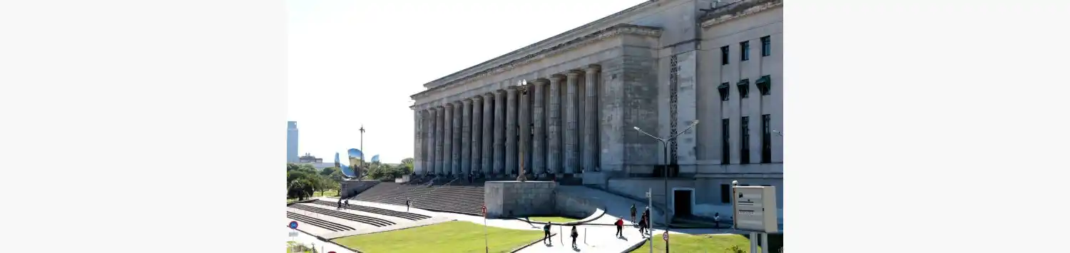 Tanto la UBA como la entidad bancaria involucradas iniciaron investigaciones internas que llevaron a las detenciones.