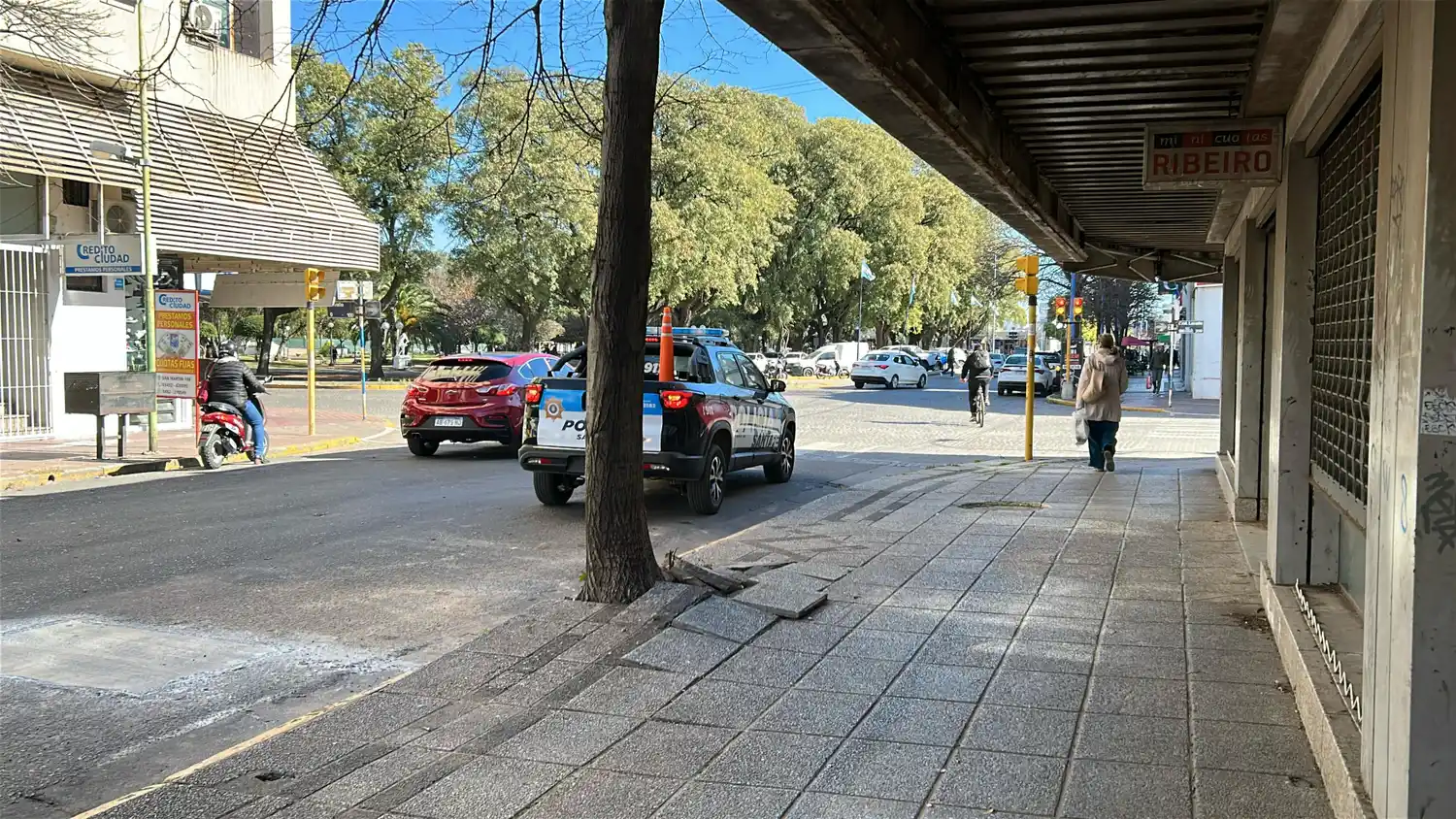 robo oro verde growshop oroverde policia patrullero tarde dia camioneta gur guardia urbana centro rafaela san martin 25 de mayo - 1