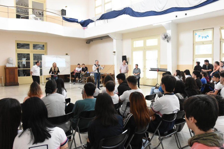 Mi Primera Licencia llega a más estudiantes secundarios