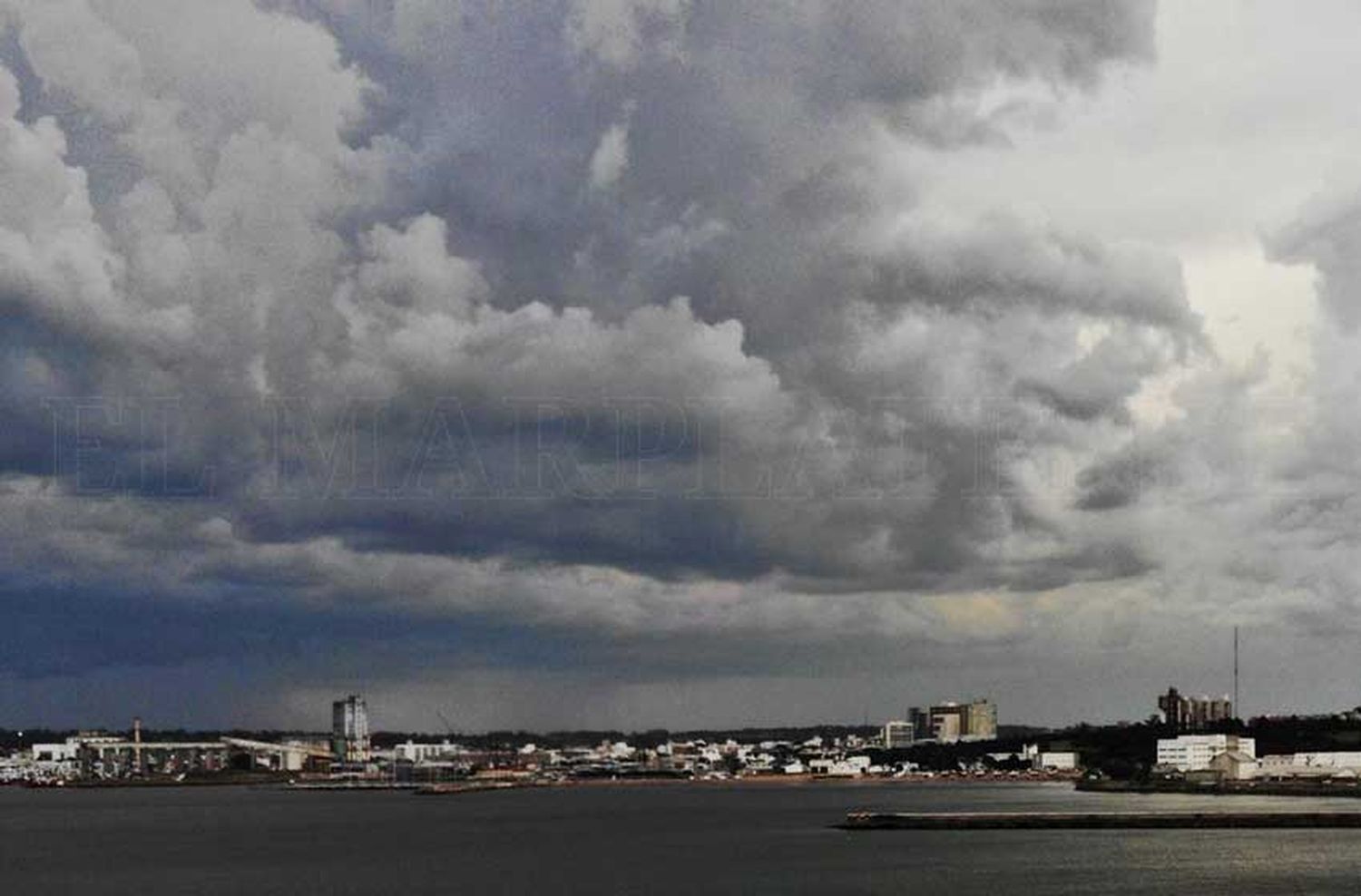 Un sábado "pesado" que traerá lluvia