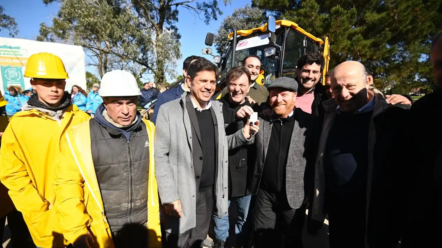 Fue junto al intendente local Walter Wischnivetzky, la dirigente Fernanda Raverta y el director de Aguas Bonaerenses (ABSA), Jorge Paredi.
