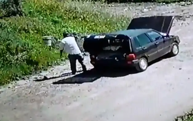 Escrachan a otro vecino “roñoso” tirando basura en una esquina