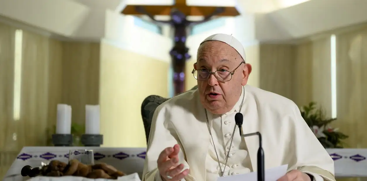 Según el parte médico el Papa padece “una infección polimicrobiana del tracto respiratorio”.