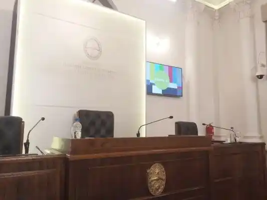 Senadores: Proyecto de ley busca cerrar el “vacío normativo” que habilitó reelecciones municipales