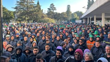 Tras un año sin aumentos, contratistas de Ternium siguen de paro en San Nicolás: este viernes, reunión clave en La Plata