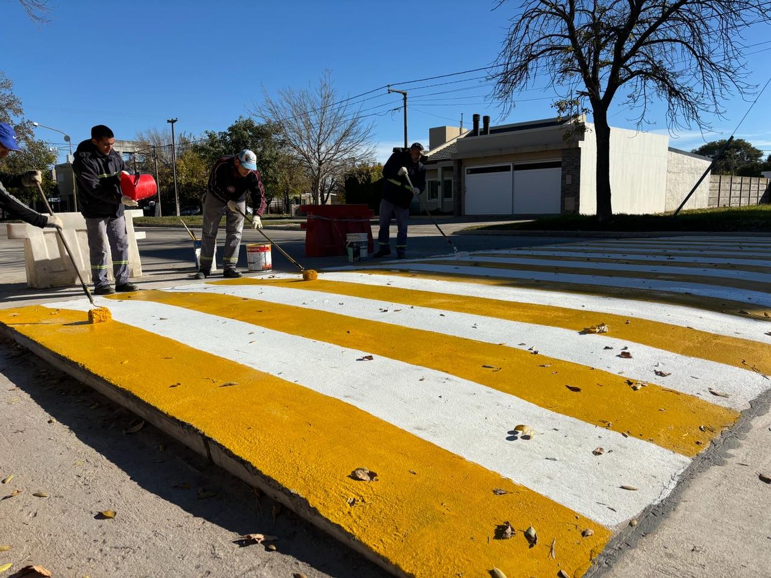 El mantenimiento de los reductores de velocidad se realiza en distintos lugares de la ciudad.