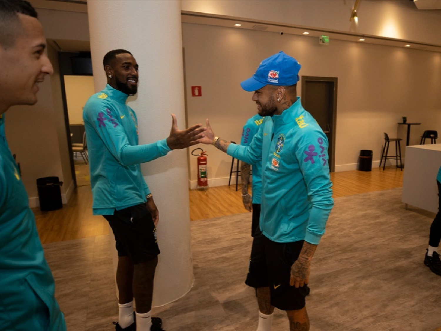 Brasil: Neymar llegó a San Pablo y completó el plantel