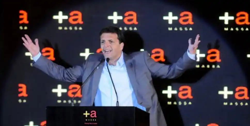 Elecciones 2013: Massa de campaña en Escobar junto a su aliado Guzmán