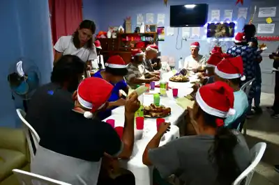 Un festejo navideño lleno de gestos solidarios en el Refugio Nocturno