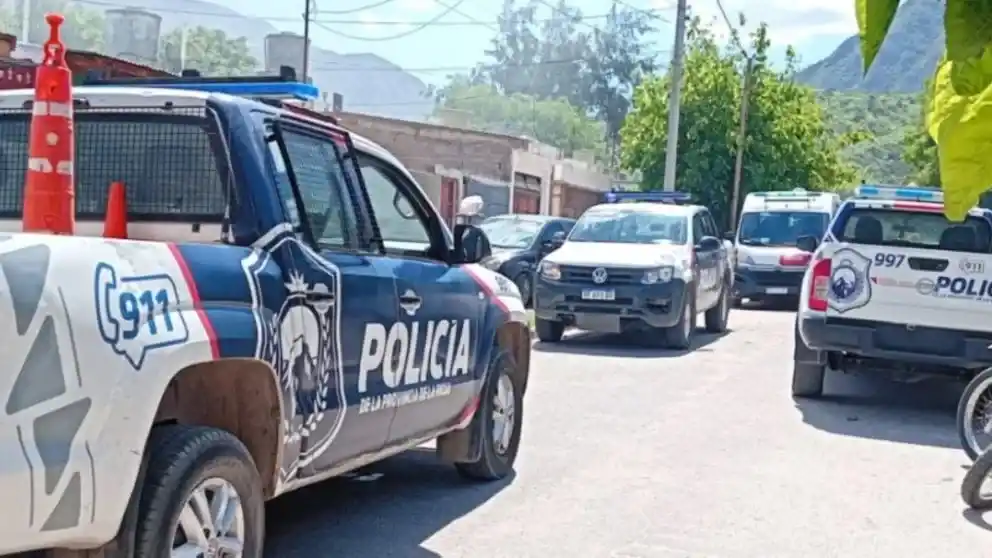 Las autoridades policiales se apersonaron en el escenario del episodio. Crédito: Nueva Rioja.