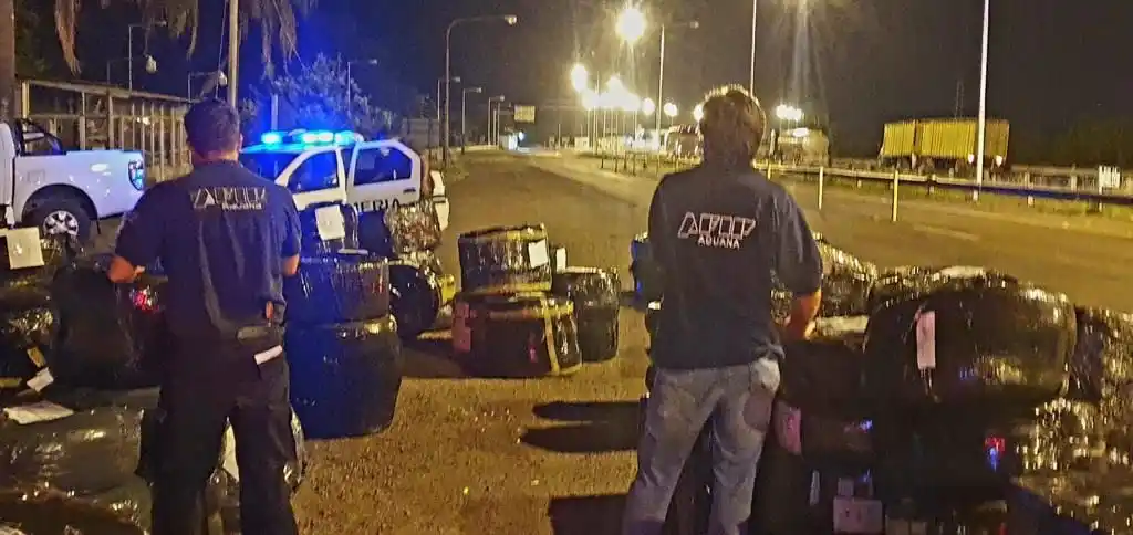 La Aduana secuestró 300 bultos que contenían más de 700 neumáticos de origen extranjero