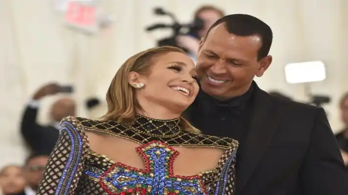 ¿CACHOS, PANDEMIA O QUÉ? Jennifer López y Alex Rodríguez desmienten separación