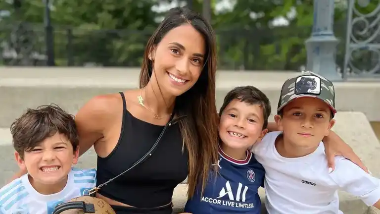 El viaje de Antonela Roccuzzo a las Cataratas sin Messi: paseos con sus hijos y el conmovedor gesto con una fan