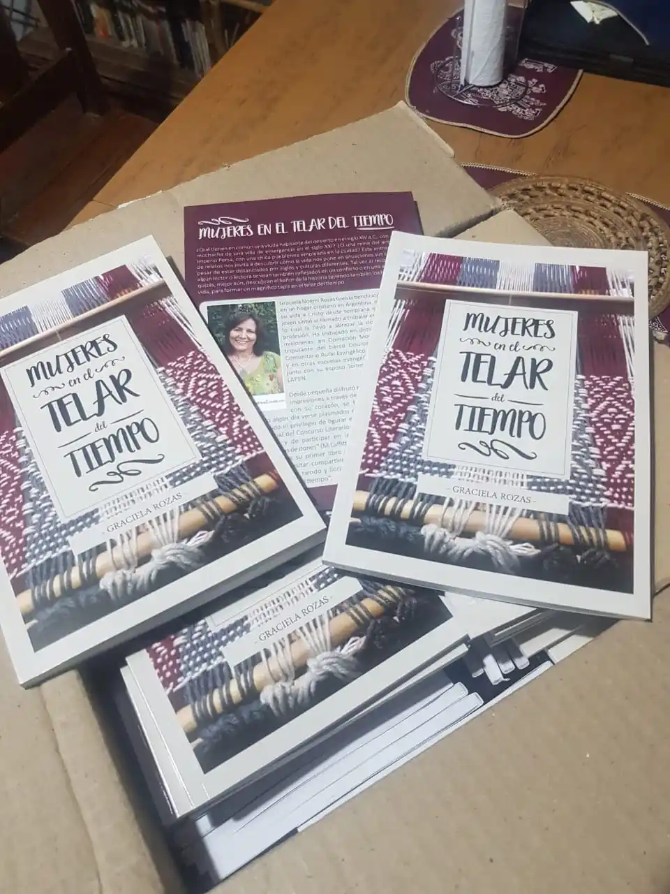 Llegó la edición impresa del libro digital “Mujeres en el telar del tiempo”