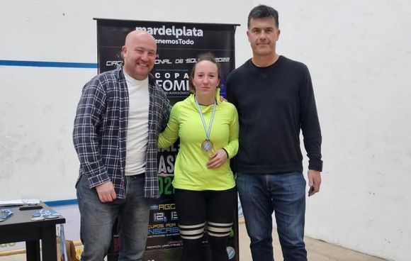 Antonela Falcione ganó en su casa