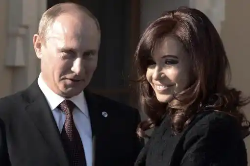 Cristina llega a Rusia para profundizar la alianza estratégica