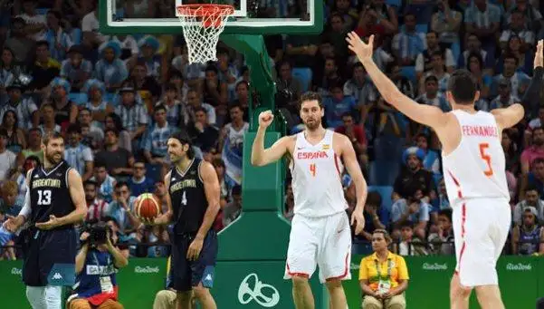 Argentina cayó ante España y espera una victoria de Lituania para evitar a EE.UU.