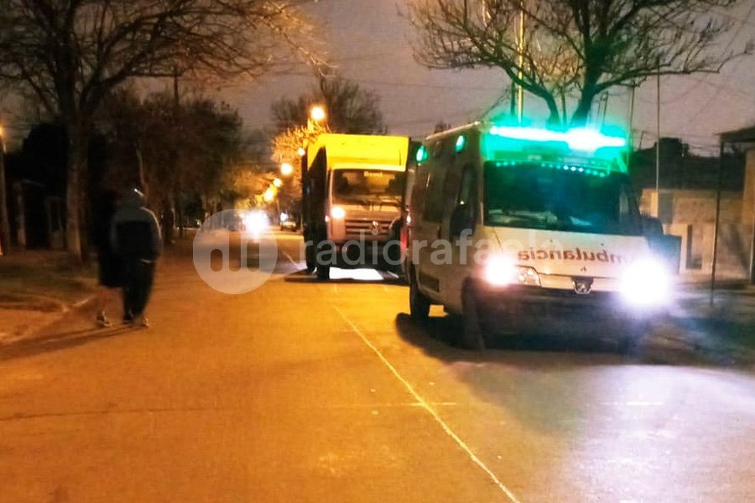 En la madrugada: atropellaron a un recolector de basura y terminó hospitalizado