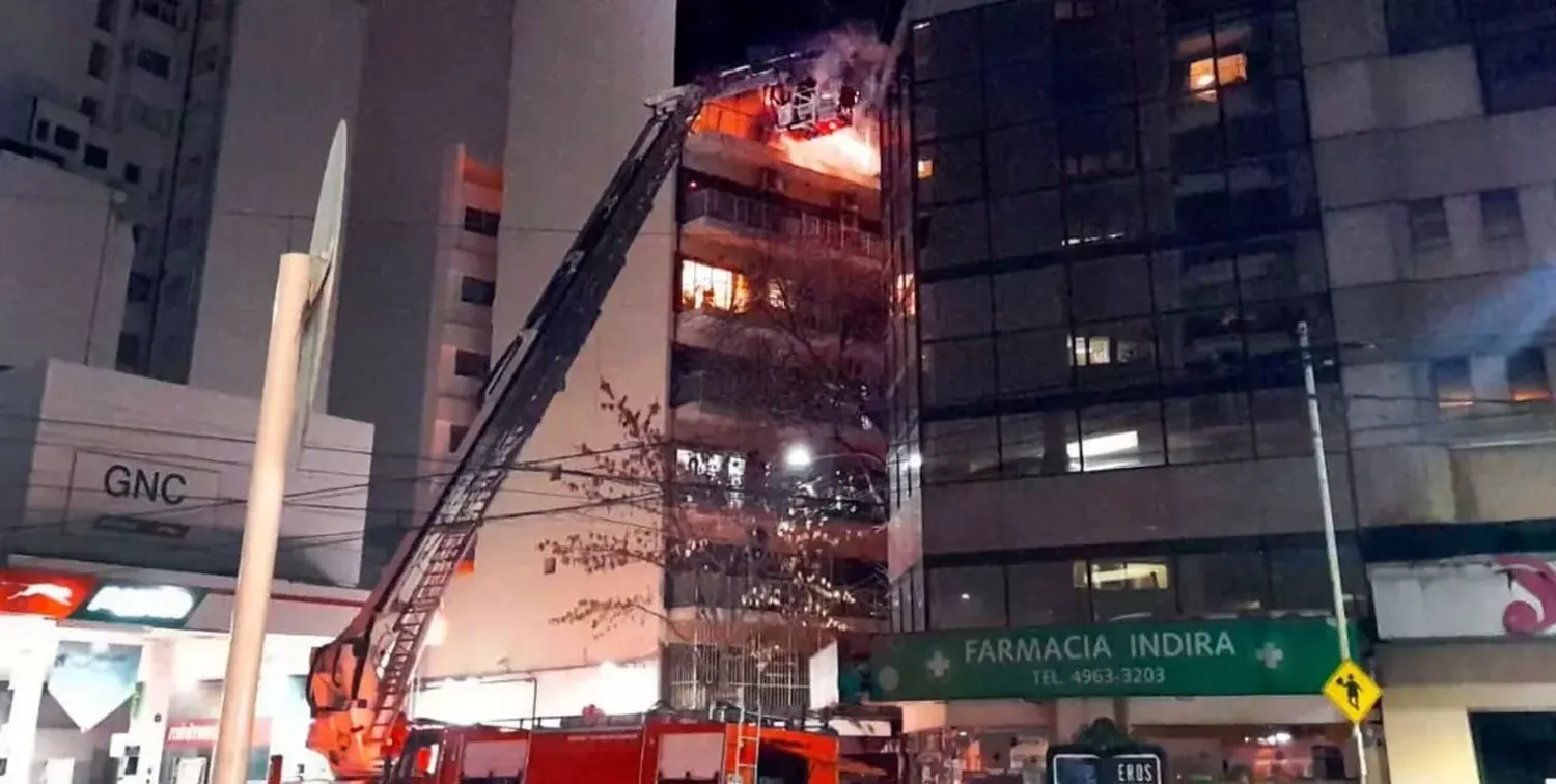 Terribles imágenes del incendio en Recoleta donde murieron cinco personas 