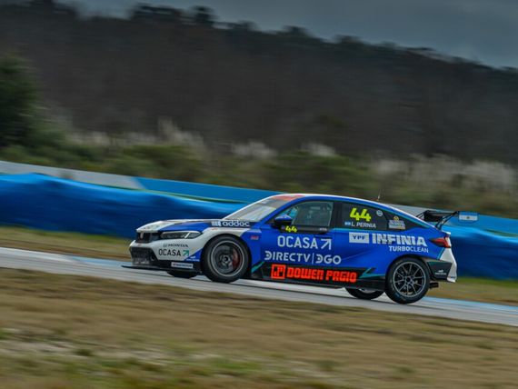 Leonel Pernía se quedó con la primera carrera del TCR South América