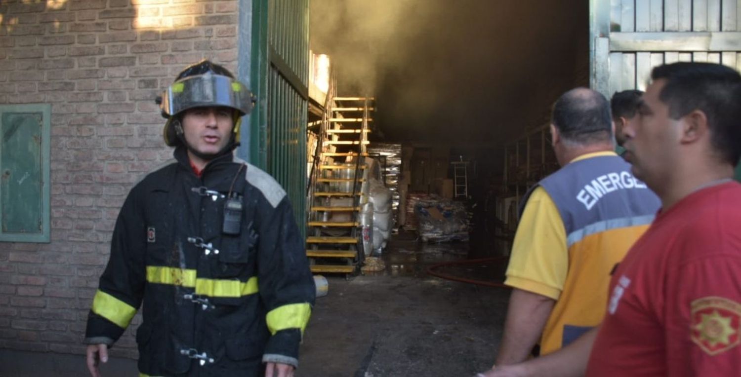 Se incendió una fábrica de snacks en la ciudad de Santa Fe