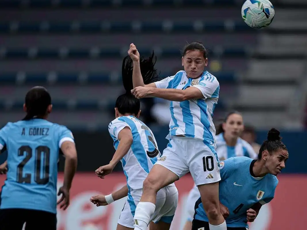 Argentina se hizo fuerte ante Uruguay.