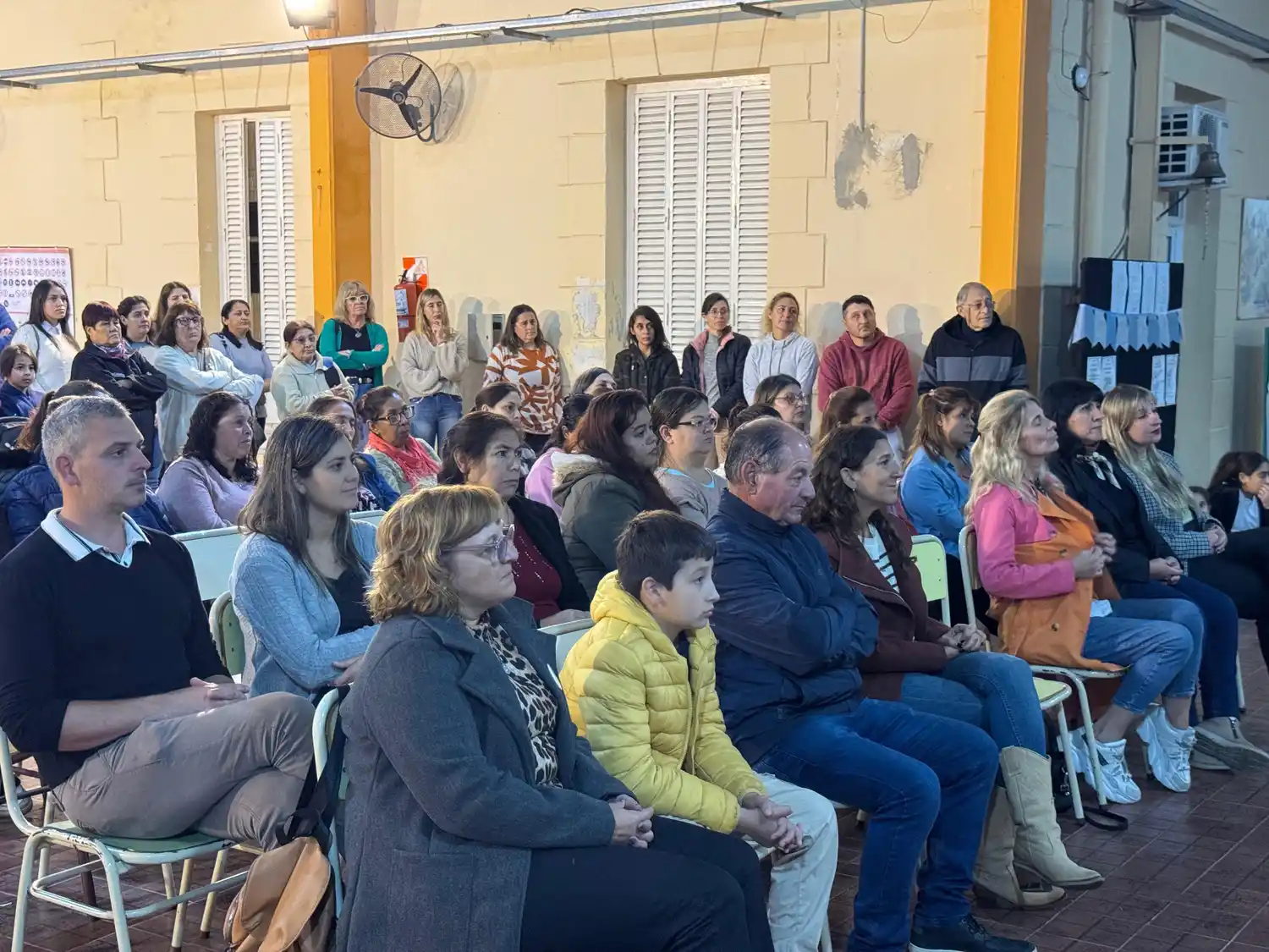 El presidente comunal Jorge Marmiroli junto a la senadora Leticia Di Gregorio participaron del inicio del ciclo lectivo de la institución educativa.