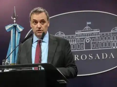 Mientras sigue el ruido alrededor de su figura, Adorni retomará este miércoles las conferencias de prensa